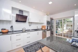 Η κουζίνα ή μικρή κουζίνα στο Amazing Family House with Swimming Pool