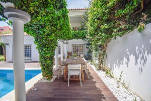 Πισίνα στο ή κοντά στο Amazing Family House with Swimming Pool