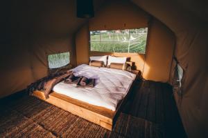 Кровать или кровати в номере Muuski glempings