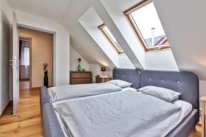 Posteľ alebo postele v izbe v ubytovaní Zaži Apartmány Mýto pod Ďumbierom
