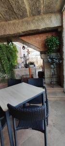 a table and chairs in a patio with plants at Pensión Ponte das Febres in Tui