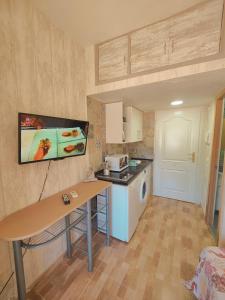 Kuchyňa alebo kuchynka v ubytovaní Begona 408 Compact city center studio BY NAMASTE ELITE