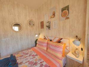 Posteľ alebo postele v izbe v ubytovaní Begona 408 Compact city center studio BY NAMASTE ELITE