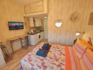 Kuchyňa alebo kuchynka v ubytovaní Begona 408 Compact city center studio BY NAMASTE ELITE