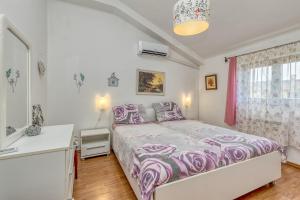 En eller flere senge i et værelse på Family Room by Marija