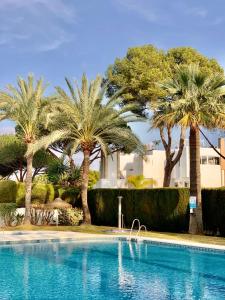 Bazén v ubytování Tulum house - in Nueva Andalucia - amazing la concha mountain view nebo v jeho okolí