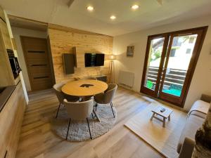 Televízia a/alebo spoločenská miestnosť v ubytovaní Le Sapin B19 Megeve - Demi Quartier