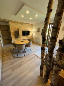 Televízia a/alebo spoločenská miestnosť v ubytovaní Le Sapin B19 Megeve - Demi Quartier