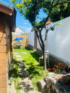 Сад в Chatky Daniel-Mikulov, a private campsite just for you
