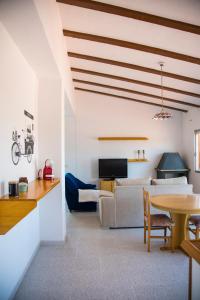 a living room with a couch and a table at La Casa del Monte in Les Cases d'Alcanar