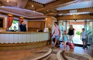 Hostia v ubytovaní Rio Stava Family Resort & Spa + 37 fotografií
