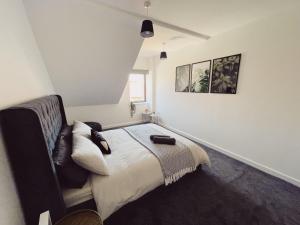 Postel nebo postele na pokoji v ubytování 2 Bed New Build Apartment - Sleeps 6 - Close to City Centre - Free Parking