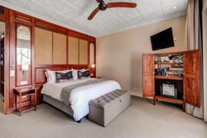 A bed or beds in a room at Palm River Hotel