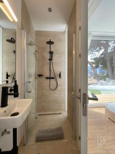 a bathroom with a shower and a sink at Villa Velas in La Herradura