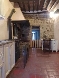 Kuchyňa alebo kuchynka v ubytovaní Casa Contadina in borgo medievale, Tuscany