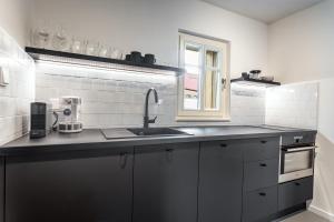 Kuchyňa alebo kuchynka v ubytovaní Apartmány VOLF - Boží Dar