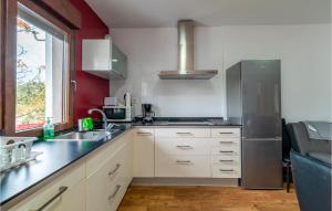A kitchen or kitchenette at 3 Bedroom Nice Apartment In A Arnoia