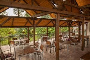A restaurant or other place to eat at Hotel Preveza