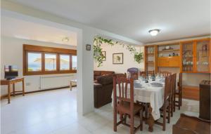 A seating area at Nice Home In Raxo With Wifi