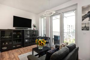 TV a/nebo společenská místnost v ubytování ShortStayPoland Pustelnicka (B58)