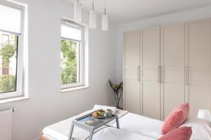 Postel nebo postele na pokoji v ubytování ShortStayPoland Pustelnicka (B58)