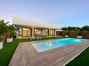a house with a swimming pool in the yard at VISTA LAGO VILLE in Chiclana de la Frontera