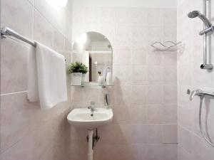Koupelna v ubytování Business Penzion La Pera