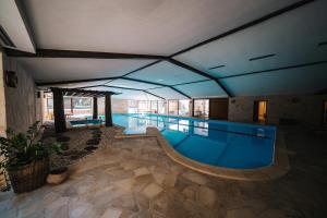 Bazén v ubytovaní BIO HOTEL & WELLNESS Zlatý Hýľ alebo v jeho blízkosti