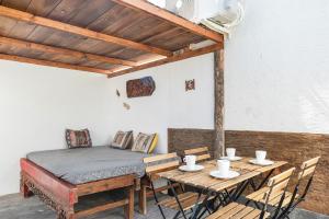 a room with a bed and a table and chairs at Villa Egipto in Chiclana de la Frontera