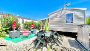Zdjęcie z galerii obiektu Mobile Home Natural Zen Camping SIBLU 4**** w Fréjus