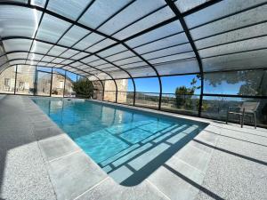 The swimming pool at or close to Les Distinguées - Manoir de Bessodes