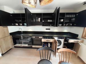 Kuchyň nebo kuchyňský kout v ubytování Superbe appartement T3 4 étoiles terrasse accès spa + 11 fotografií