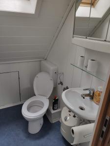 Un baño de Schönes einfaches Zimmer in Nethen (nähe Rastede)