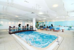 Bazén v ubytování Kenzi Tower Hotel nebo v jeho okolí