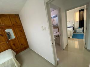 Ένα μπάνιο στο Dr Adorable Y Comfortable Apt para Su Disfrute