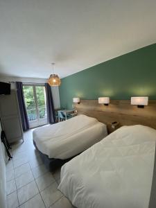 Ein Bett oder Betten in einem Zimmer der Unterkunft Hotel de la Jonte