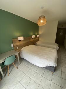 Giường trong phòng chung tại Hotel de la Jonte