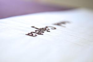 Un primo piano della parola fede scritta su un pezzo di carta di Hotel Cajeta a Buia