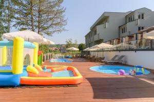 Het zwembad bij of vlak bij Hotel Sunce