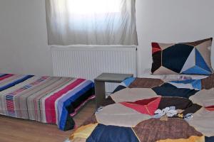 Posteľ alebo postele v izbe v ubytovaní Dusan Apartments