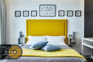 Postel nebo postele na pokoji v ubytování Incentro Rooms