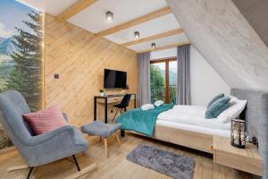 Televízia a/alebo spoločenská miestnosť v ubytovaní Premium Apartments Salwatoriańska Mountain View Zakopane by Renters Prestige