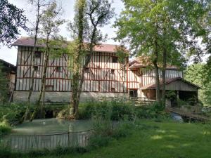 Gallery image of Moulin du Ruet in Saint-Amand-sur-Fion