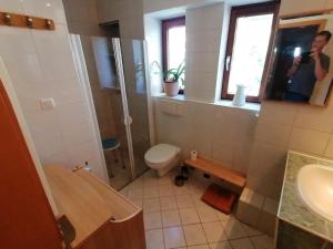 a man taking a picture of a bathroom with a toilet at 95qm Wohnung Heyde in bester Wohnlage in Rostock