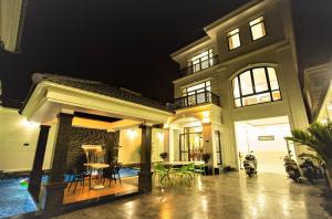 Foto de la galería de Hoàng My Villa 10 Phòng ngủ - Bãi Sau Vũng Tàu en Vung Tau