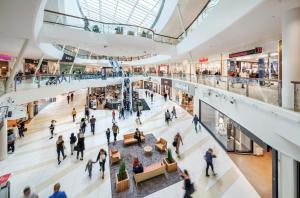 a large group of people walking through a shopping mall at Stadsporten Nacka in Nacka