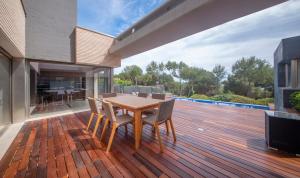 Balkón nebo terasa v ubytování Limonium Deluxe Villa with Private Pool, TarracoHomes