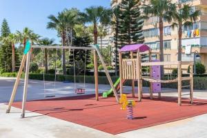 un parque infantil con tobogán y columpios en See the Sea Miramar apartment - 150m to the beach en Benidorm