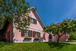 Taman di luar Theater- und Feriendorf Königsleitn GmbH