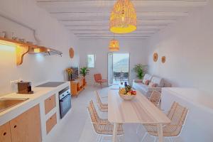 A kitchen or kitchenette at Villa Piccolo Mondo with private pool and sea view